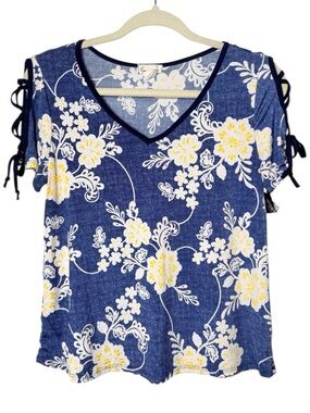 emi & Joe Medium Blue Floral Top